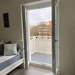 Strandnahes Studio mit eigenem Balkon